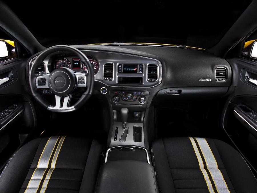  Dodge Charger SRT8 Super Bee 2012 года  (фото 25 из 39)